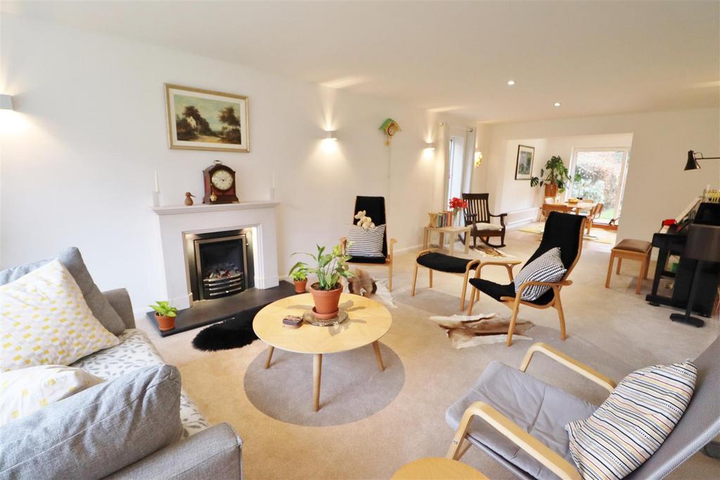 Folly Close, Radlett 4 bed detached house £1,225,000