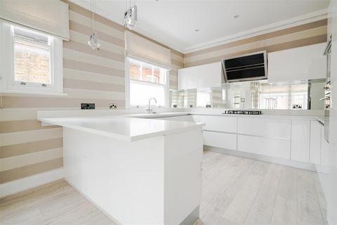 3 Westmoreland Road, London, SW13 9RZ