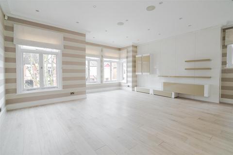 3 Westmoreland Road, London, SW13 9RZ