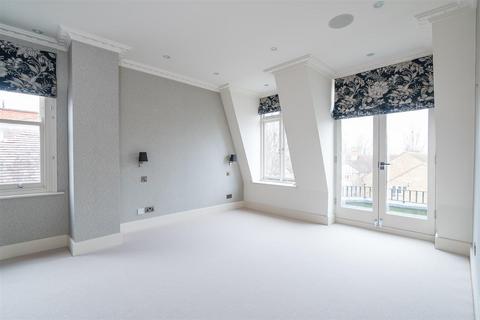 3 Westmoreland Road, London, SW13 9RZ
