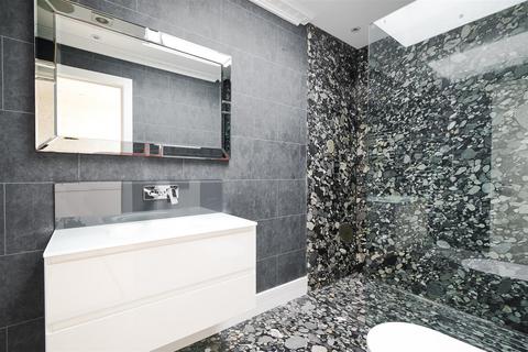 3 Westmoreland Road, London, SW13 9RZ