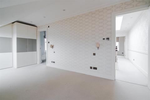 3 Westmoreland Road, London, SW13 9RZ