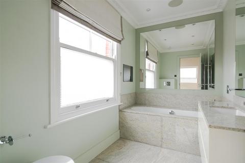3 Westmoreland Road, London, SW13 9RZ