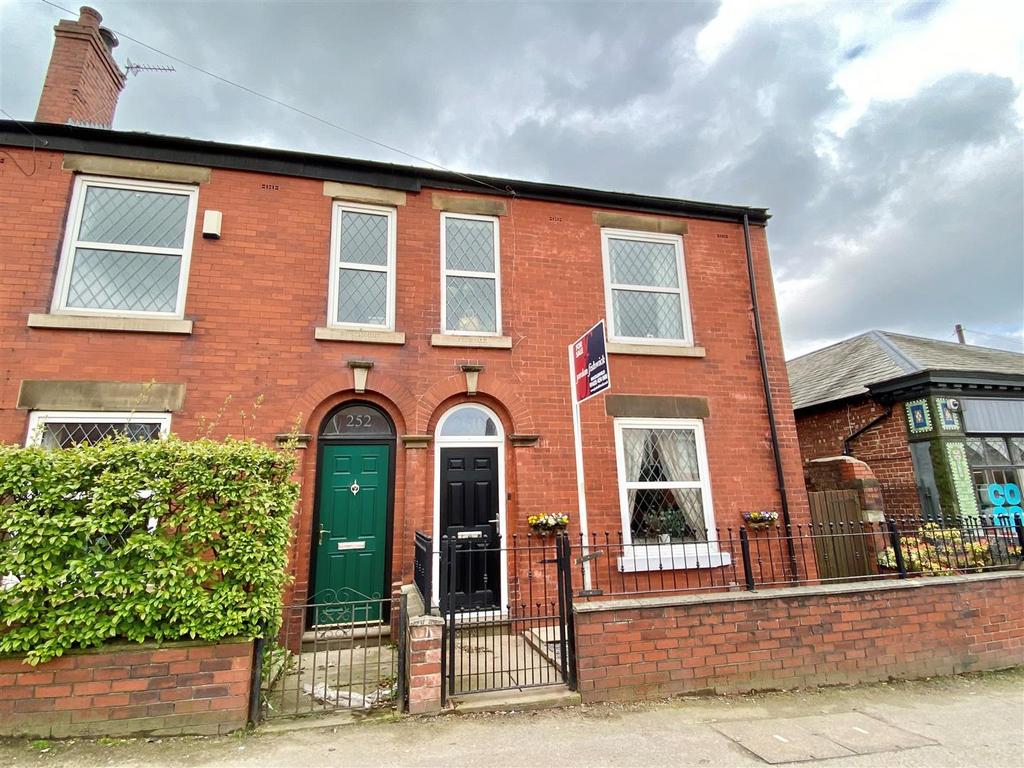 Buxton Road, Macclesfield 2 bed semidetached house for sale £280,000
