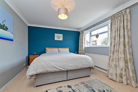 1 Ash Grove, Wheathampstead, St Albans, AL4 8DF