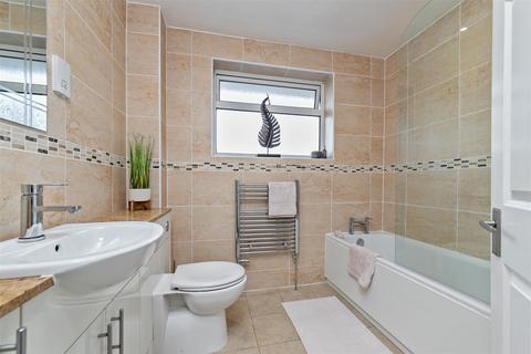 1 Ash Grove, Wheathampstead, St Albans, AL4 8DF