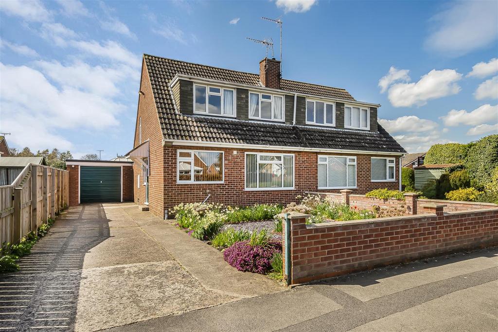 99 Mill Falls, Driffield, YO25 5AZ 3 bed semidetached house for sale