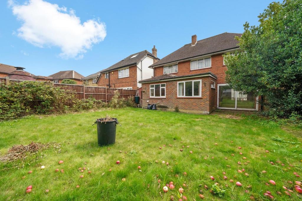 Westholme Gardens, Ruislip HA4 3 bed house £800,000