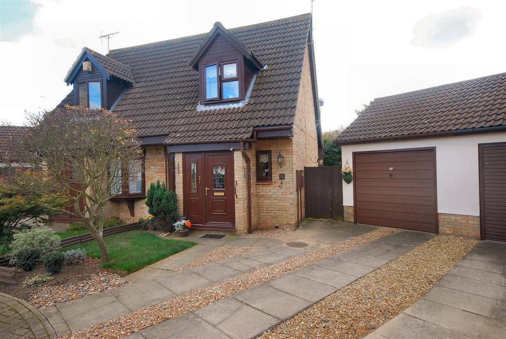 Beaufort Drive, Spalding 2 bed semidetached house £750 pcm (£173 pw)