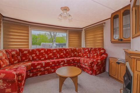 2 bedroom mobile home to rent, Eleanor Way, Waltham Cross