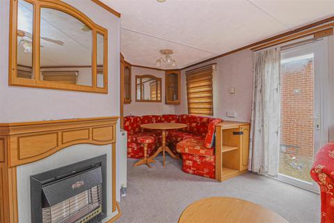 2 bedroom mobile home to rent, Eleanor Way, Waltham Cross