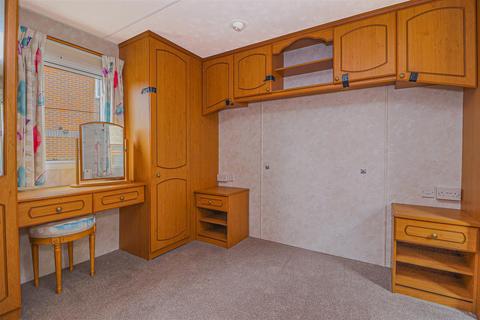 2 bedroom mobile home to rent, Eleanor Way, Waltham Cross