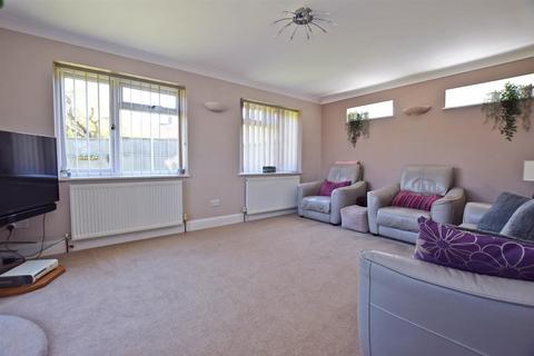 8 Boughton Close, Gillingham, ME8 6ND