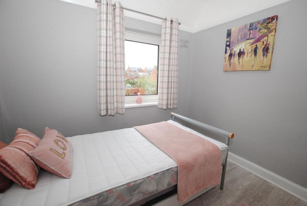 Bed 3.jpg