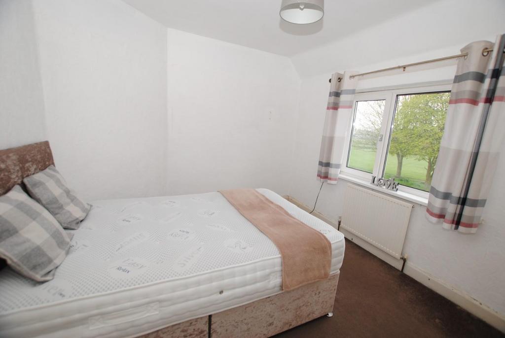 Bed 2.jpg