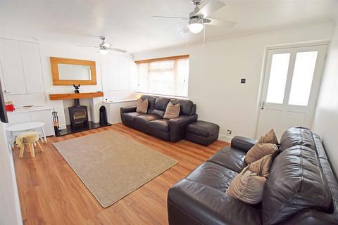 16 Barleycorn Drive, Gillingham, ME8 9NA