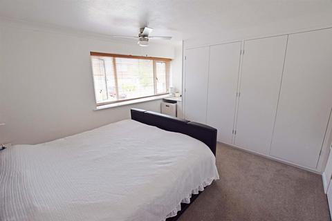 16 Barleycorn Drive, Gillingham, ME8 9NA