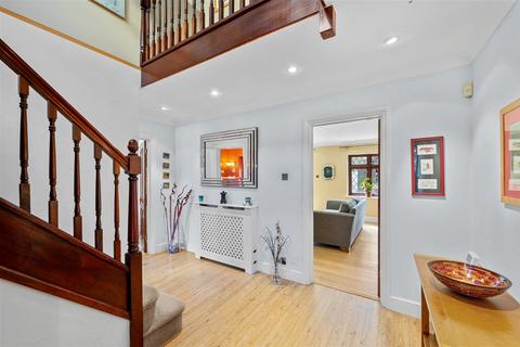 11 Pinehurst, Sunninghill, Ascot, SL5 0TN