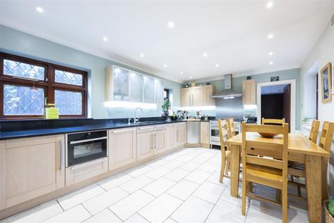 11 Pinehurst, Sunninghill, Ascot, SL5 0TN