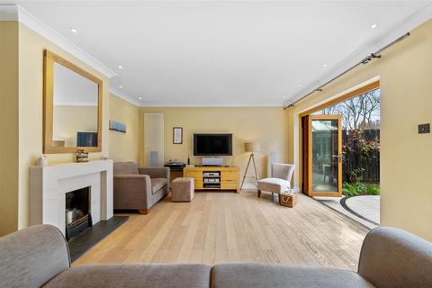 11 Pinehurst, Sunninghill, Ascot, SL5 0TN