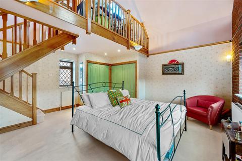 11 Pinehurst, Sunninghill, Ascot, SL5 0TN