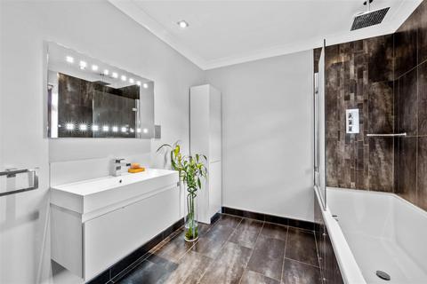 11 Pinehurst, Sunninghill, Ascot, SL5 0TN
