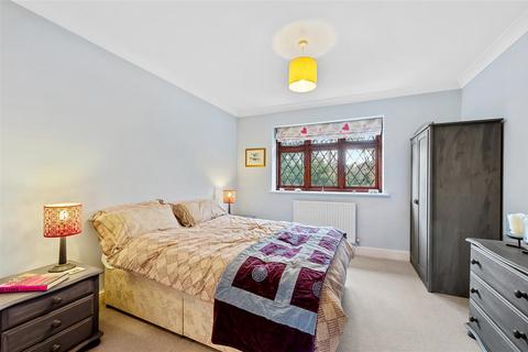 11 Pinehurst, Sunninghill, Ascot, SL5 0TN