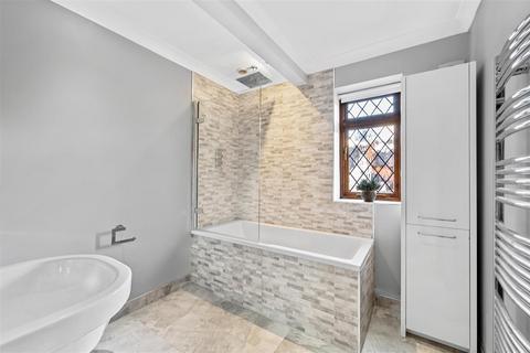 11 Pinehurst, Sunninghill, Ascot, SL5 0TN