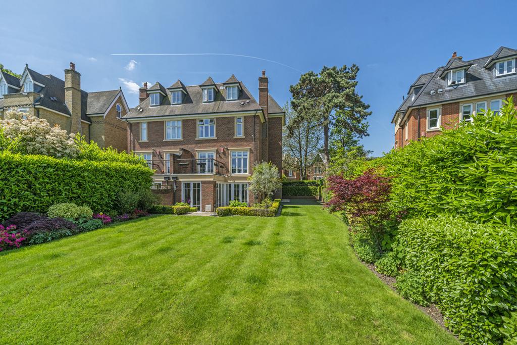 Martineau Drive, Twickenham, TW1 6 bed semidetached house £3,650,000