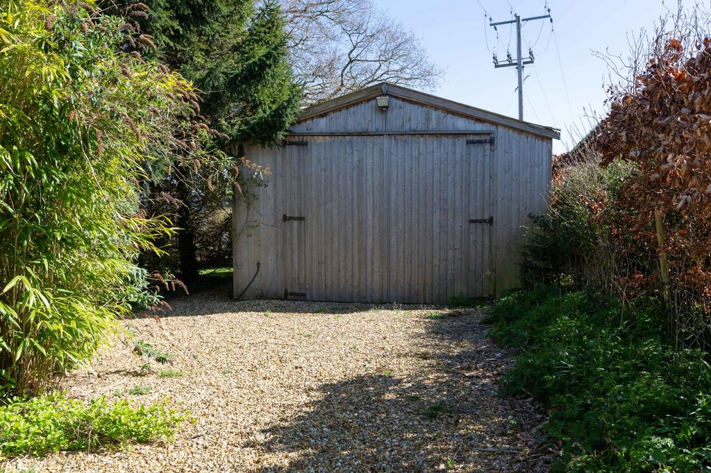 Rear Drive &amp; Shed