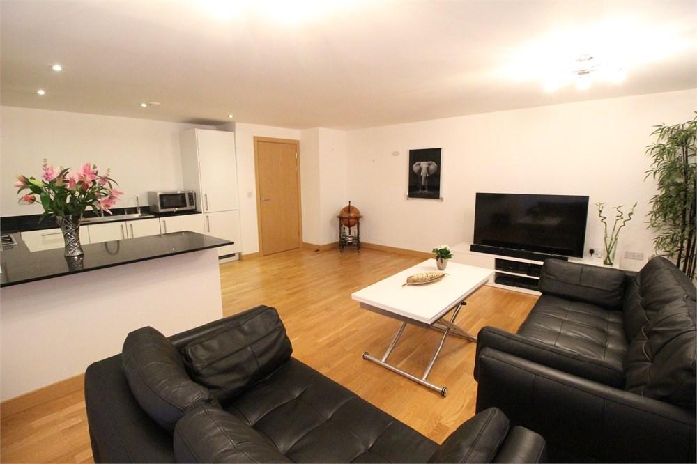 Zodiac Close, Edgware, HA8 2 bed apartment £2,000 pcm (£462 pw)
