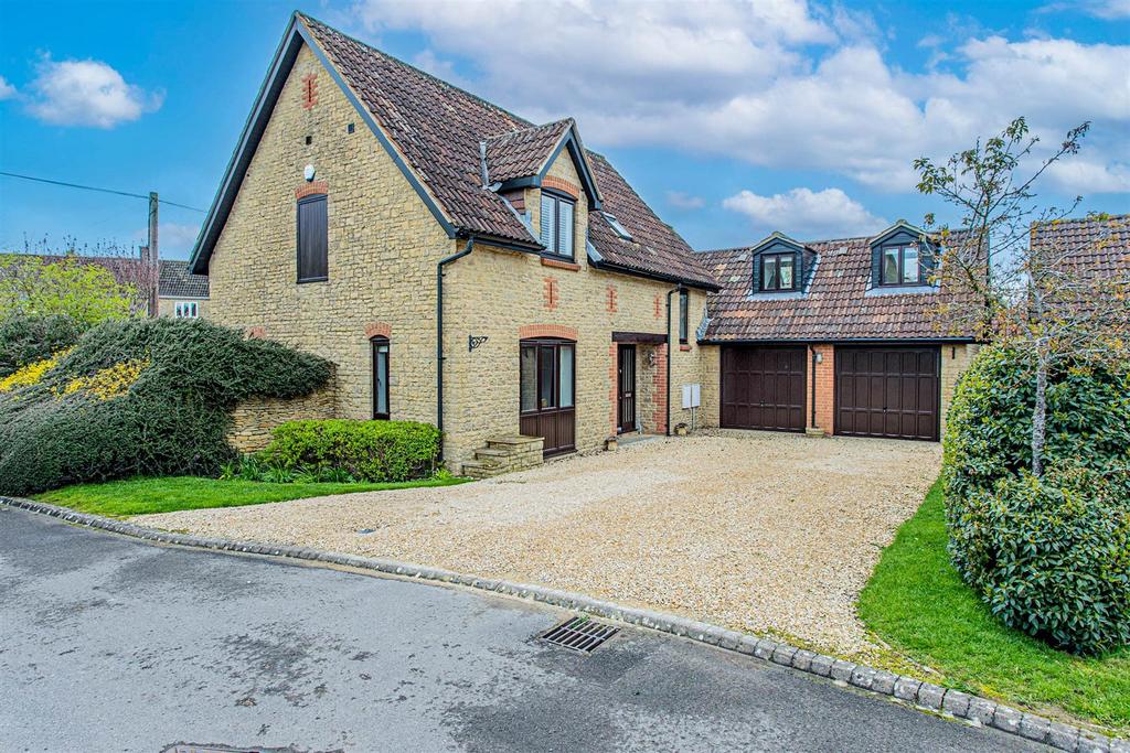 Lower Stanton St. Quintin 4 bed detached house £800,000