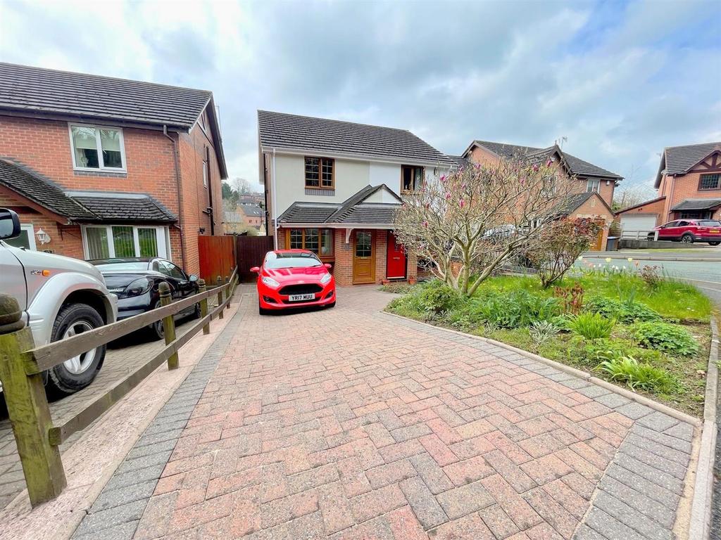 Brough Close., Leek 2 bed semidetached house £199,950