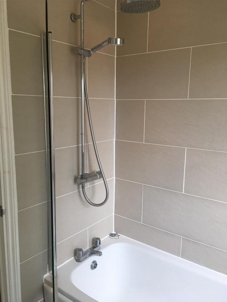 Another view of the bathroom