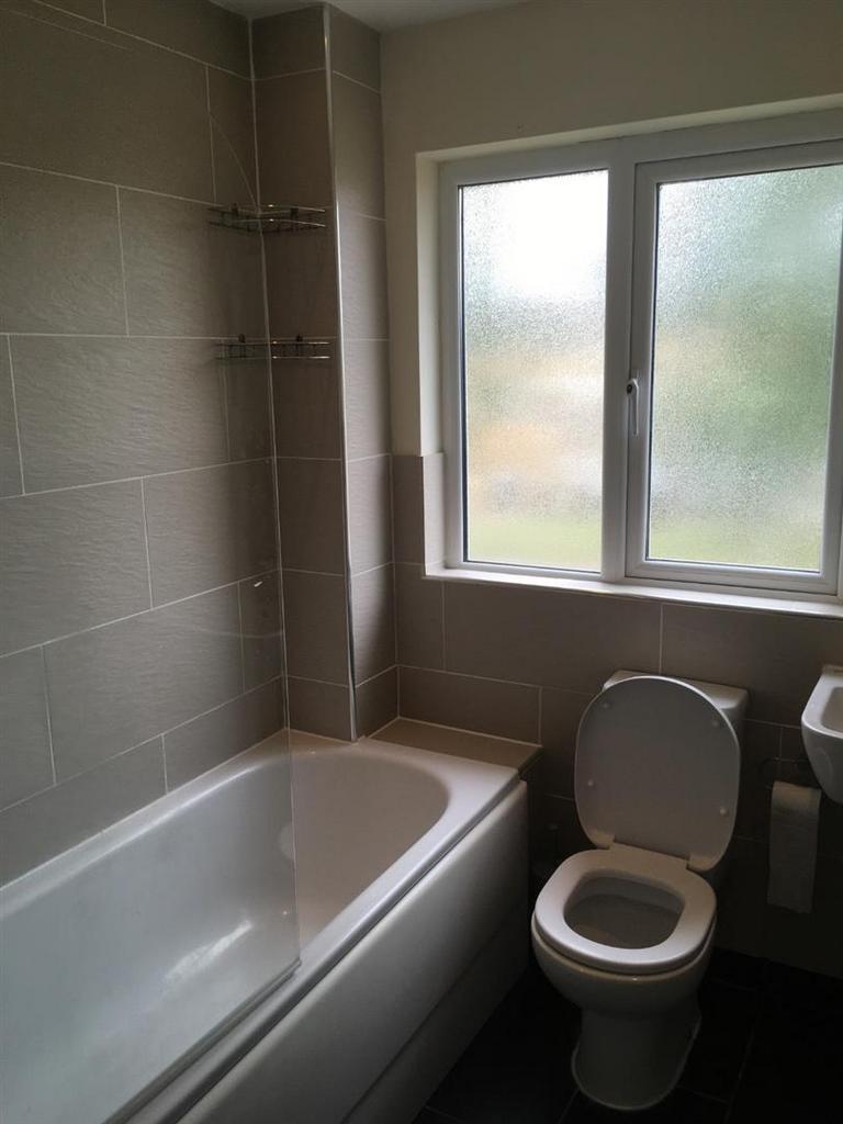 Another view of the bathroom