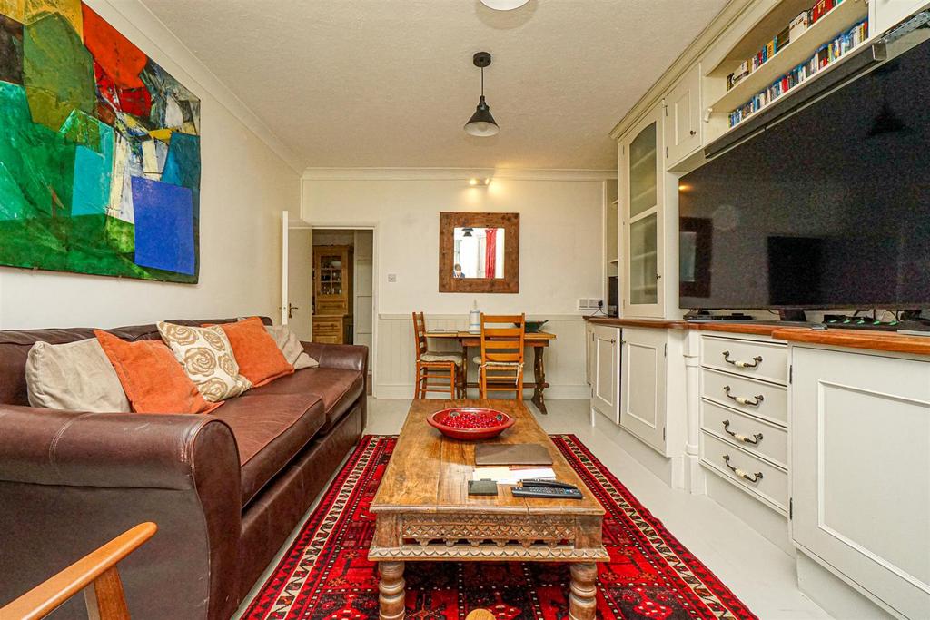 Brittany Road, St. Leonardsonsea 2 bed flat £250,000