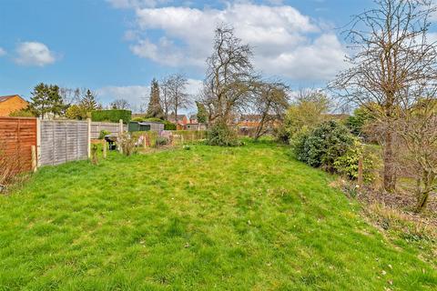10 Hyde Lane, Bovingdon, Hemel Hempstead, HP3 0EG