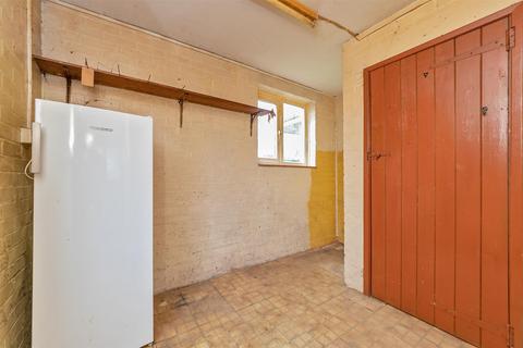 10 Hyde Lane, Bovingdon, Hemel Hempstead, HP3 0EG