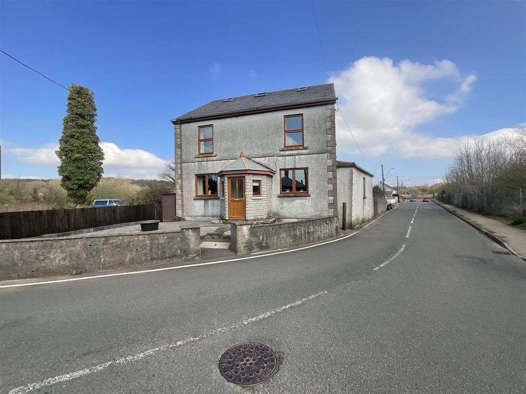 Pantyffynnon Road, Ammanford 6 bed detached house for sale £330,000