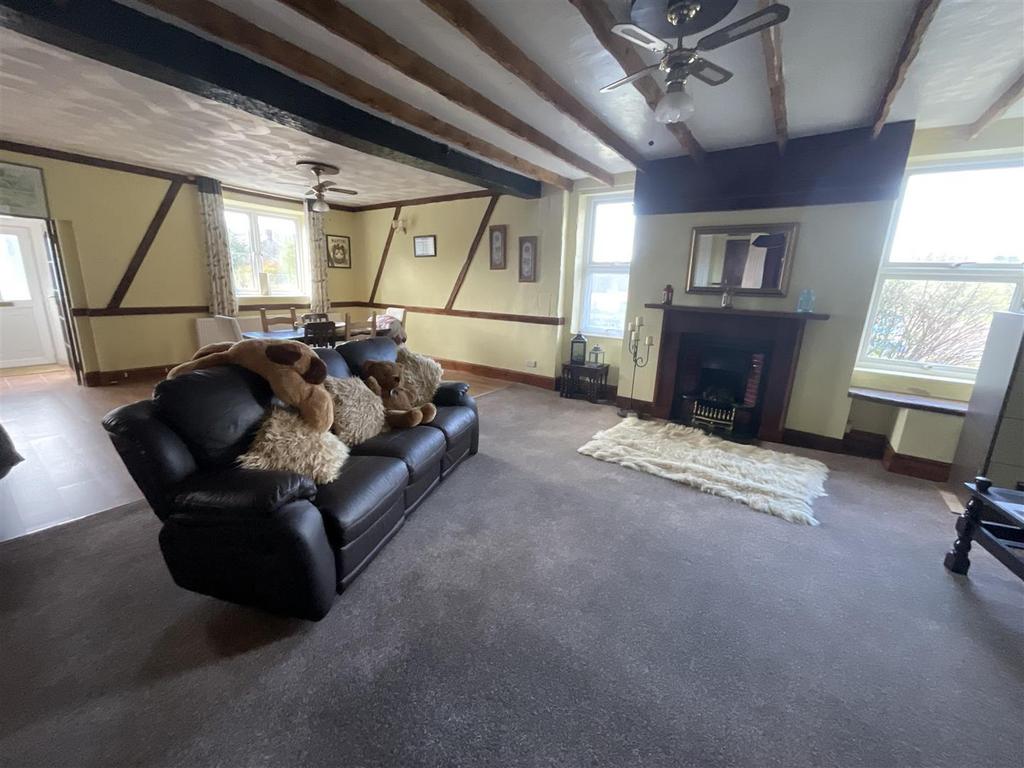 Pantyffynnon Road, Ammanford 6 bed detached house for sale £330,000