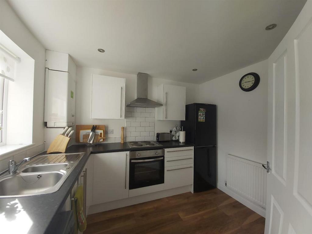 Kensington Close, Seghill 2 bed semidetached house £625 pcm (£144 pw)