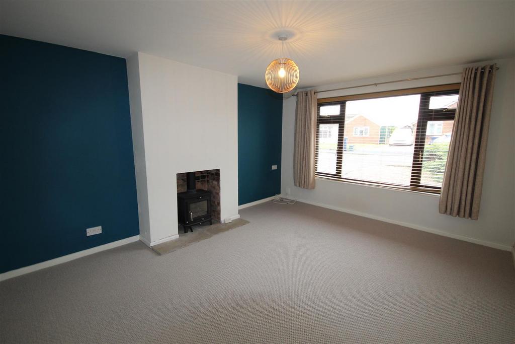 Kaybourne Crescent, Churchdown... 3 bed semidetached bungalow £1,400
