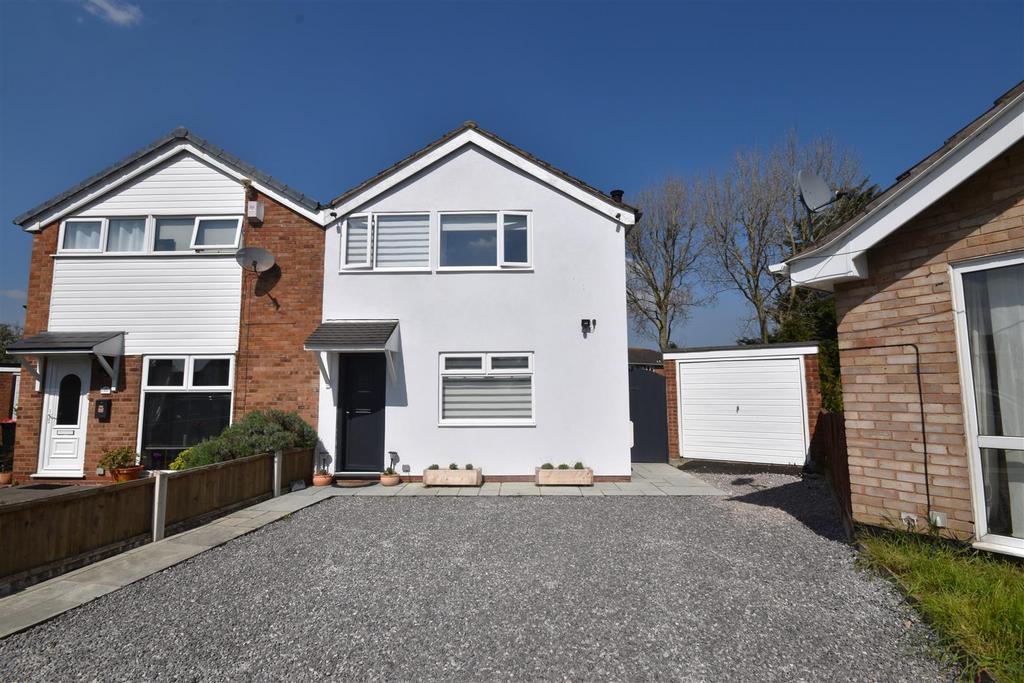 Sandon Crescent, Little Neston 3 bed semidetached house £280,000