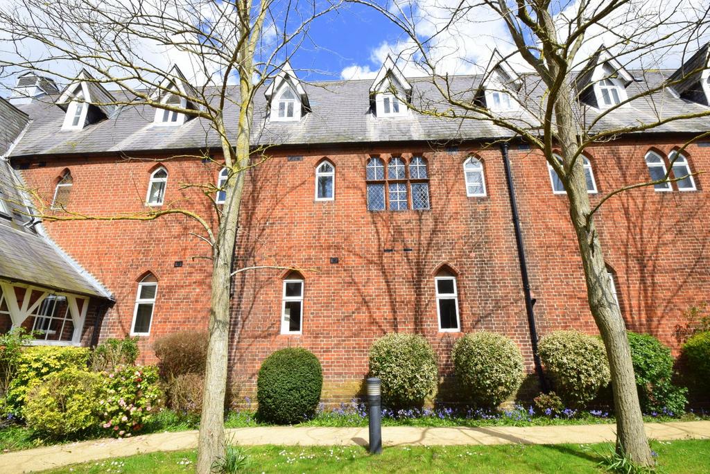 Convent Court, Hatch Lane, Windsor, Berkshire, SL4 2 bed apartment for