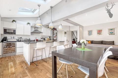 12 Mount View Road, London, E4 7EF