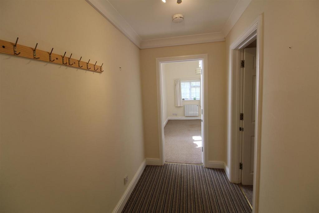Widworthy Court, Wilmington, Honiton 1 bed apartment £775 pcm (£179 pw)