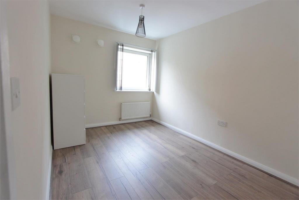 Fornham Street, Sheffield 2 bed apartment - £850 pcm (£196 pw)