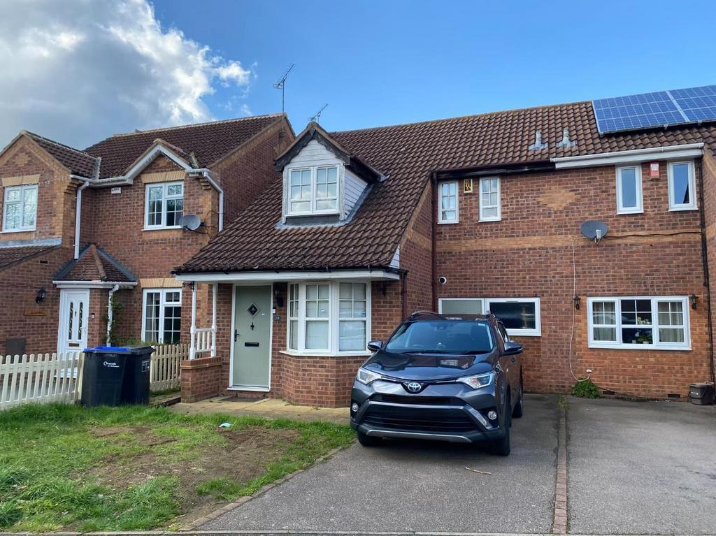 Gallery Close, Southfields, Northampton NN3 3 bed semidetached house