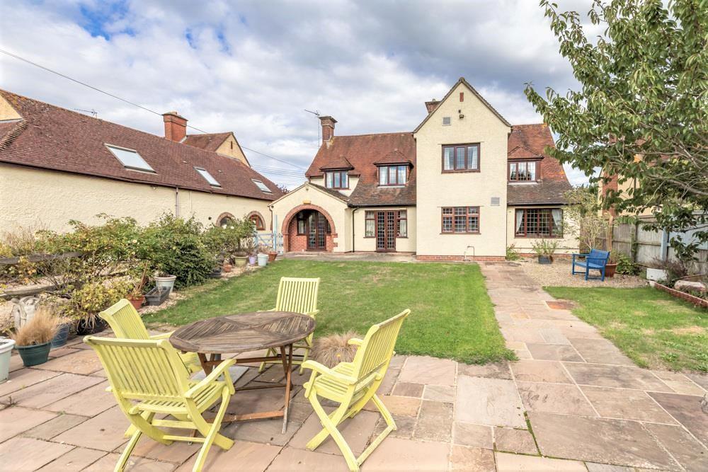 Bristol Road, Chippenham 6 bed detached house for sale £775,000
