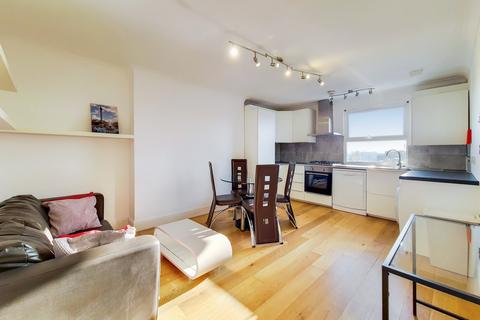 3 bedroom flat to rent, Uxbridge Road, Shepherds Bush W12